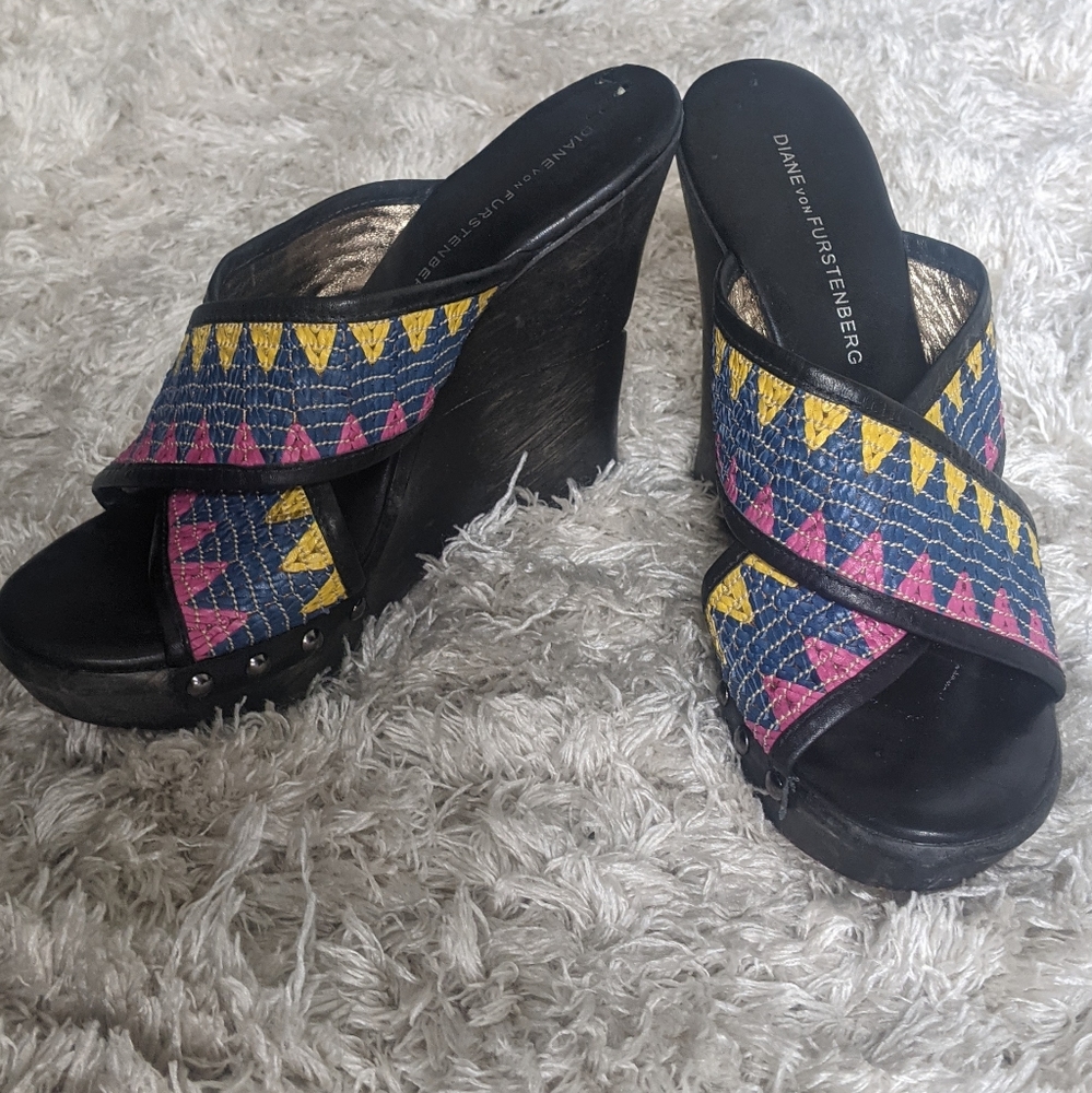 MOVING SALE! DIANE VON FURSTENBERG Wedges - Picture 4 of 9